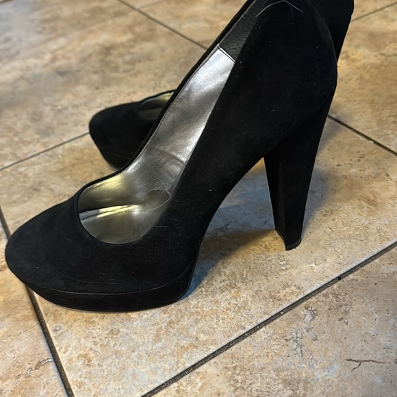 Calvin Klein platform heels.  Size 8 - Picture 2 of 4